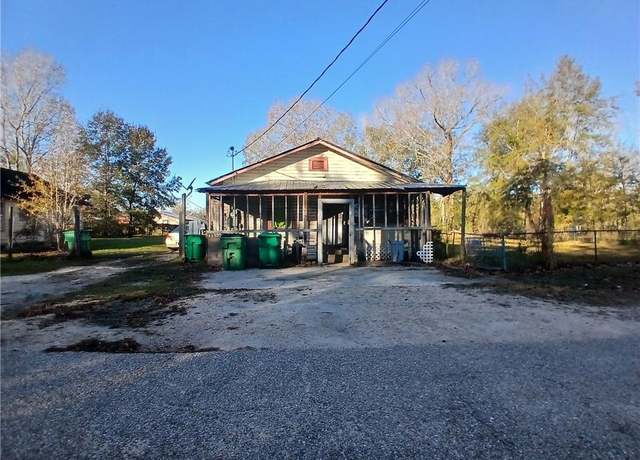 Property at 1119 Davis St, Bogalusa, LA 70427, 4 beds, 2 baths