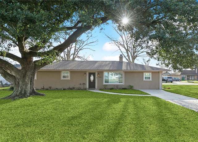 Property at 141 River Oaks Dr, Luling, LA 70070, 4 beds, 2 baths