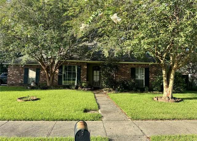 Property at 9235 Worthington Lake Ave, Baton Rouge, LA 70810, 4 beds, 3.5 baths