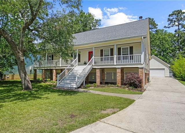 Property at 705 Woodridge Blvd, Mandeville, LA 70471, 3 beds, 2 baths