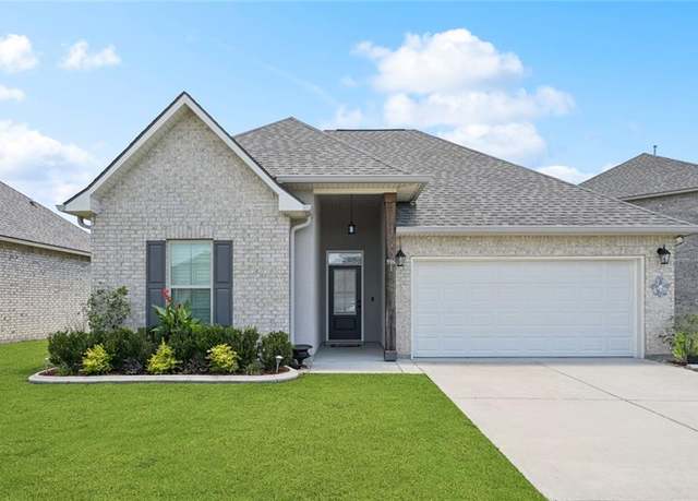 Property at 596 Claiborne Trails Dr, Slidell, LA 70458, 3 beds, 2 baths