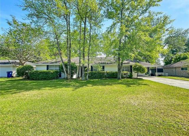 Property at 305 Country Club Blvd, Slidell, LA 70458, 4 beds, 2 baths