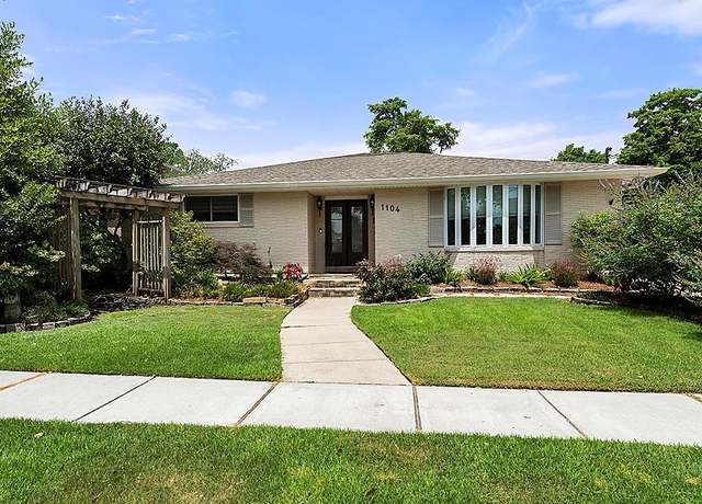 Property at 1104 Sena Dr, Metairie, LA 70005, 4 beds, 3 baths