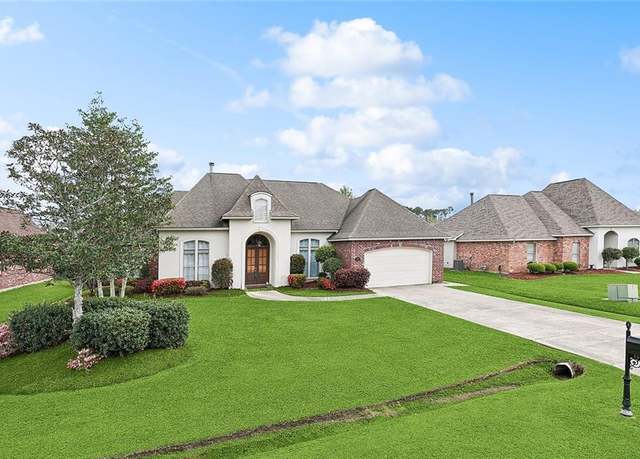 Property at 1060 Scarlet Oak Ln, Mandeville, LA 70448, 5 beds, 3 baths