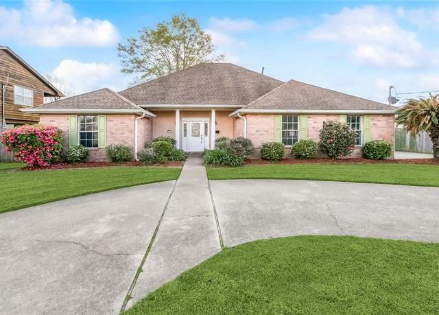 Property at 114 Grand Island St, Belle Chasse, LA 70037, 3 beds, 2.5 baths