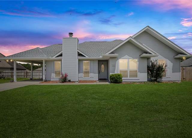 Property at 212 W Field Ct, Mandeville, LA 70471, 3 beds, 2 baths