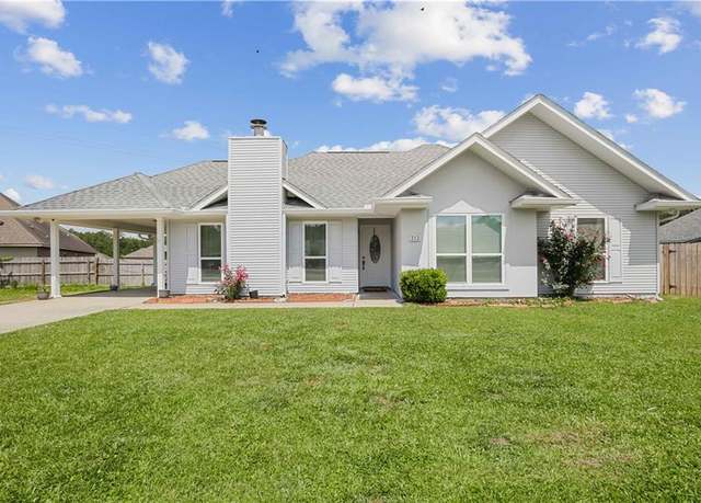 Property at 212 W Field Ct, Mandeville, LA 70471, 3 beds, 2 baths