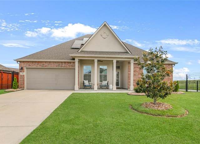Property at 521 Lakeshore Village Ln, Slidell, LA 70461, 4 beds, 3 baths