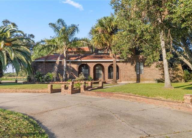 Property at 3910 Jean Lafitte Blvd, Lafitte, LA 70067, 3 beds, 2.5 baths