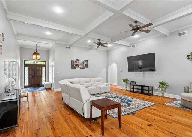 Property at 1132 Hardy Dr, Covington, LA 70433, 4 beds, 2.5 baths