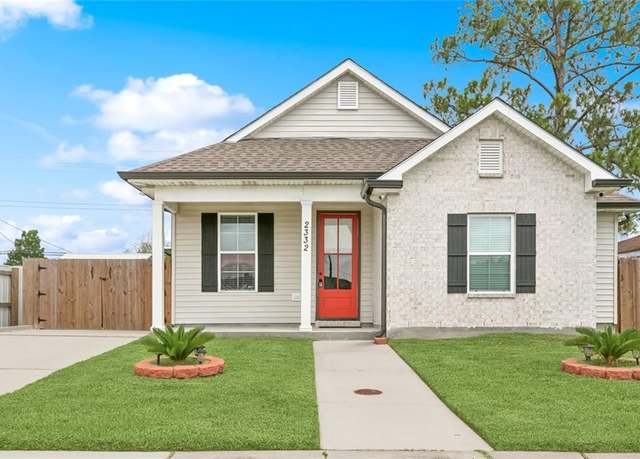 Property at 2332 Francis Ave, Violet, LA 70092, 3 beds, 2 baths