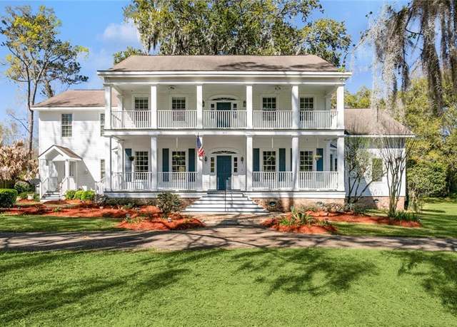 Property at 304 Scotchpine Dr, Mandeville, LA 70471, 6 beds, 4.5 baths