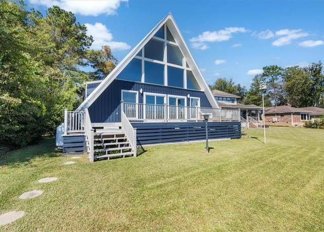 Property at 501 W Lakeshore Dr, Carriere, MS 39426, 5 beds, 4 baths