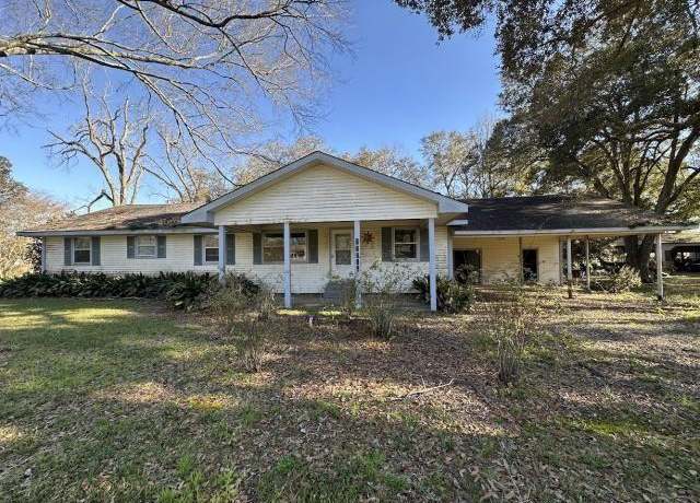 Property at 10986 La Highway 1033 Hwy, Denham Springs, LA 70726, 4 beds, 1 bath