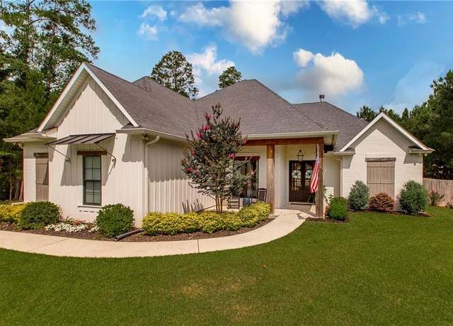 Property at 230 Acadia Park Dr, Covington, LA 70435, 4 beds, 3 baths