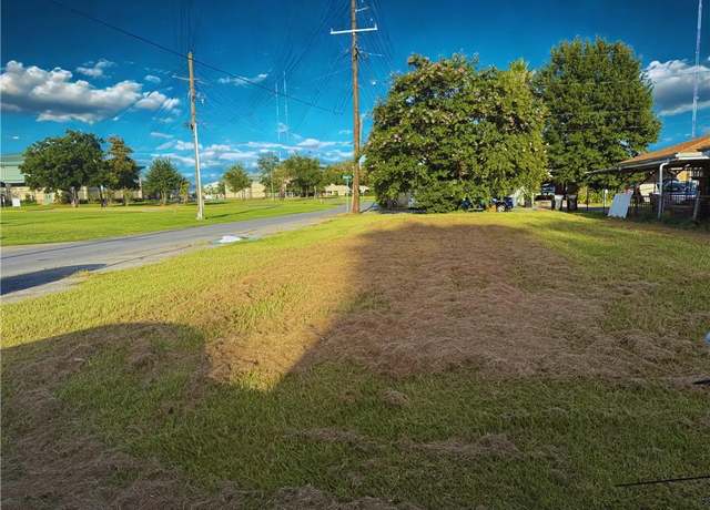 Property at 3622 Sinclair St, Chalmette, LA 70043