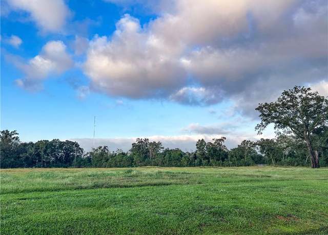 Property at 207 Cypress Crossing Dr, Belle Chasse, LA 70037