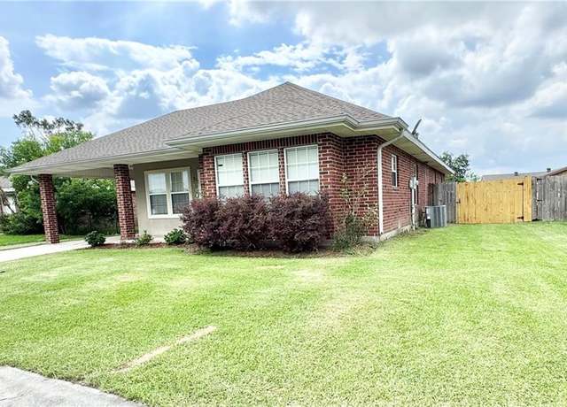 Property at 20 Kirkglen Loop, Houma, LA 70363, 3 beds, 2 baths