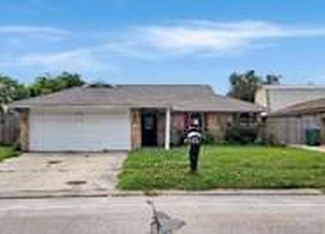 Property at 396 Fairway Dr, La Place, LA 70068, 3 beds, 2 baths