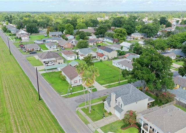 Property at 10 Crislaur Ave, Harahan, LA 70123