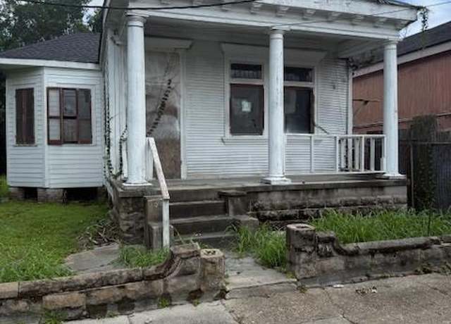 Property at 5123 Chartres St, New Orleans, LA 70117, 3 beds, 1 bath