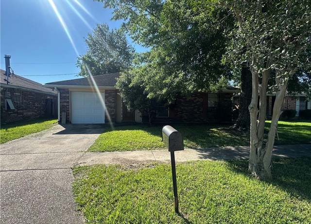 Property at 1800 Williamsburg Dr, La Place, LA 70068, 3 beds, 2 baths