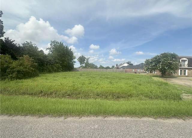 Property at 133 Farm Rd, La Place, LA 70068