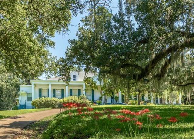 Property at 131 Winchester Rd, Natchez-ms, MS 39120, 5 beds, 3 baths