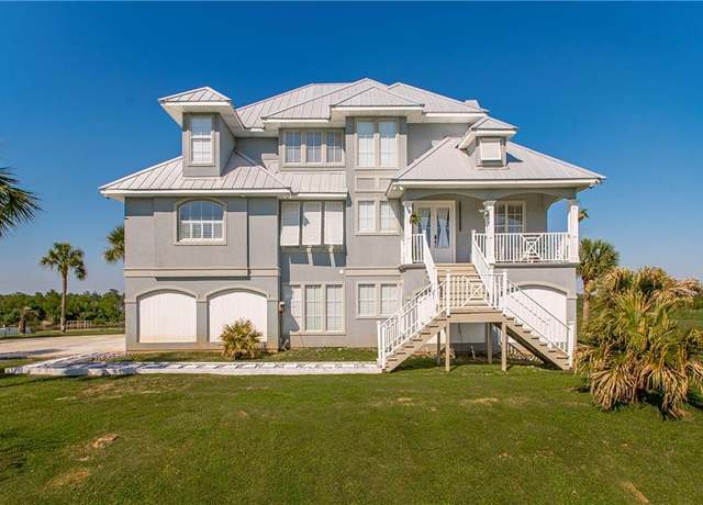 Property at 401 S Chenier Dr, Madisonville, LA 70447, 5 beds, 4.5 baths