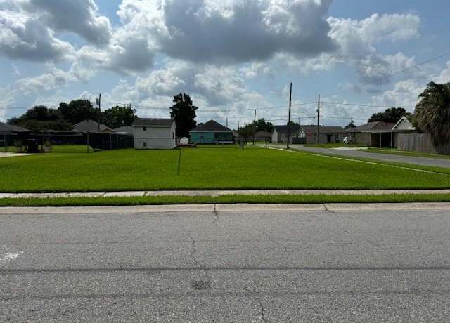 Property at 2401 Trio St, Chalmette, LA 70043