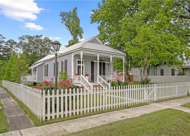 Property at 303 W 26th Ave, Covington, LA 70433, 3 beds, 2 baths