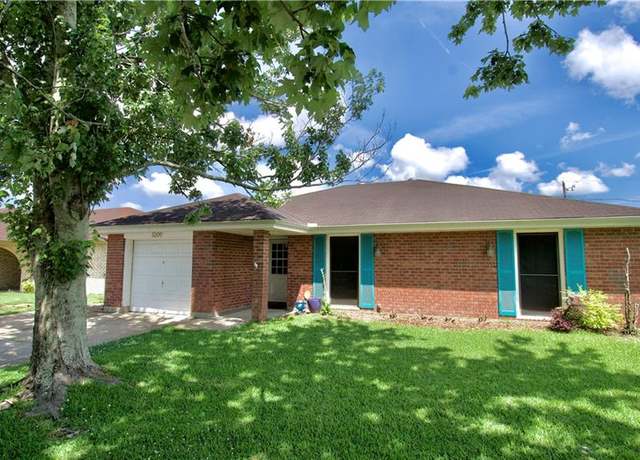 Property at 3209 Jennifer Ct, Marrero, LA 70072, 3 beds, 2 baths