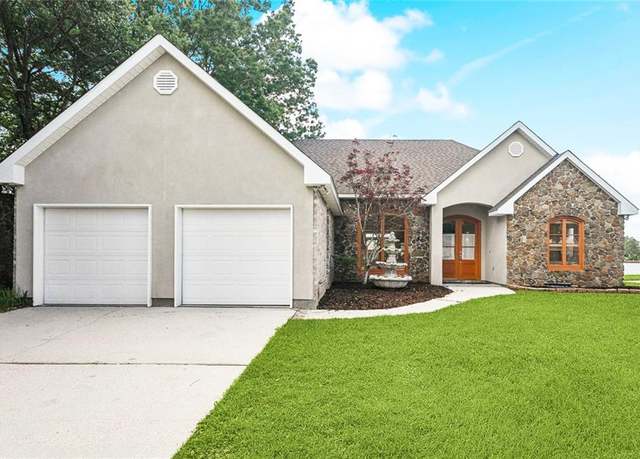 Property at 14300 S Lakeshore Dr, Covington, LA 70435, 3 beds, 2.5 baths