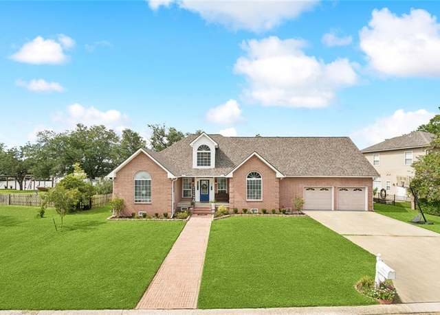 Property at 14253 S Lakeshore Dr, Covington, LA 70435, 4 beds, 3 baths