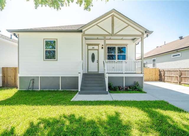 Property at 28 Carroll Dr, Chalmette, LA 70043, 4 beds, 3 baths