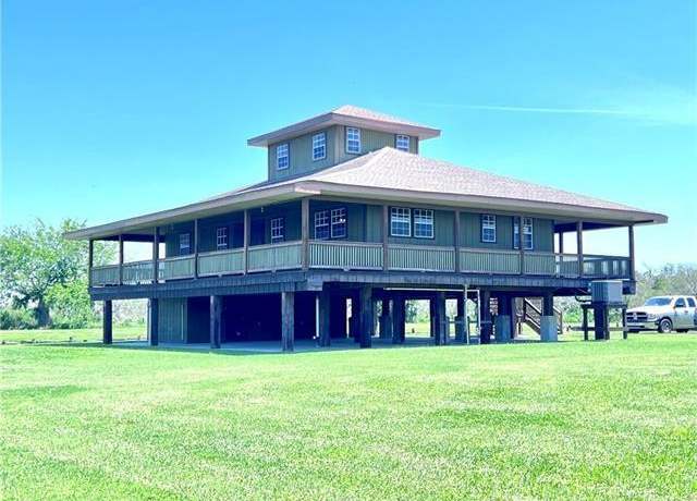 Property at 800 Anna St, Lafitte, LA 70067, 3 beds, 1.5 baths
