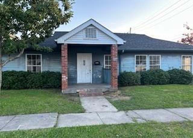 Property at 8830 Stroelitz St, New Orleans, LA 70118, 3 beds, 1.5 baths