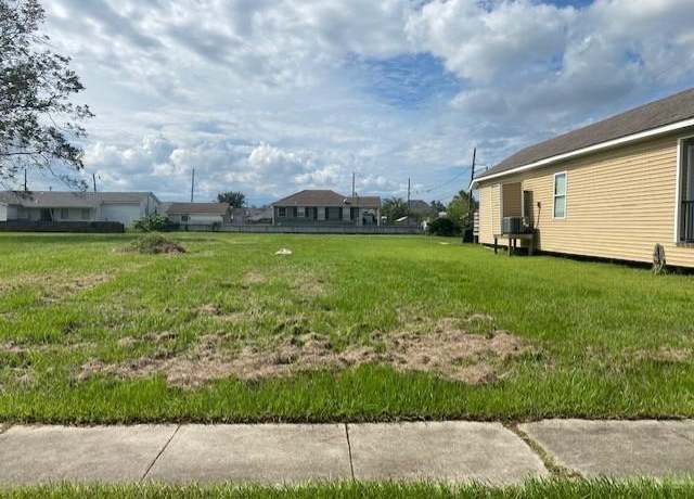 Property at 612 Chalmette Ave, Chalmette, LA 70043