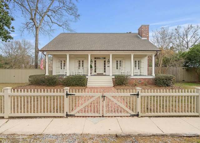 Property at 804 S Jahncke Ave, Covington, LA 70433, 4 beds, 2.5 baths