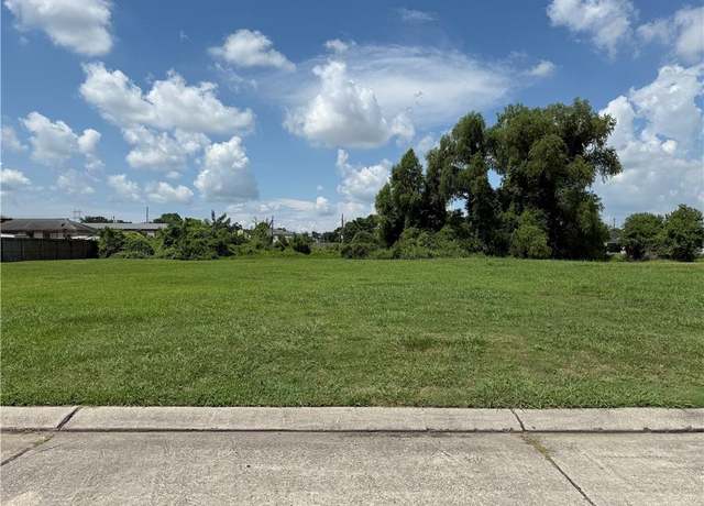 Property at 20 Mary Ann Pl, Gretna, LA 70053