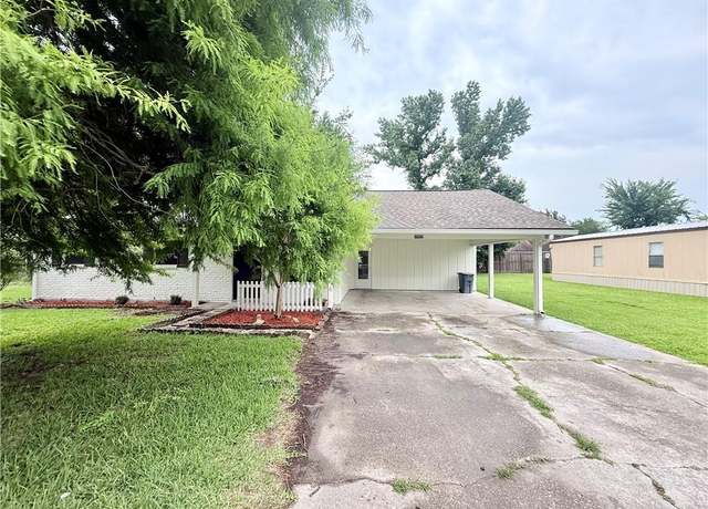 Property at 13416 Bayou Oak St, Gonzales, LA 70737, 3 beds, 2 baths