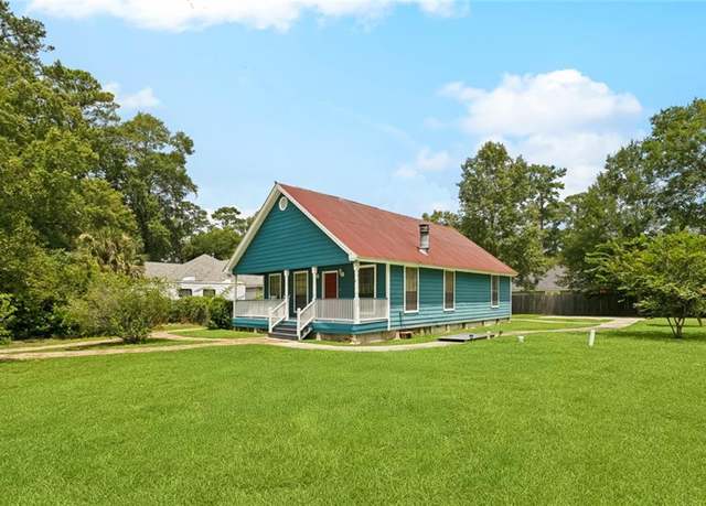 Property at 701 Armand St, Mandeville, LA 70448, 3 beds, 2 baths
