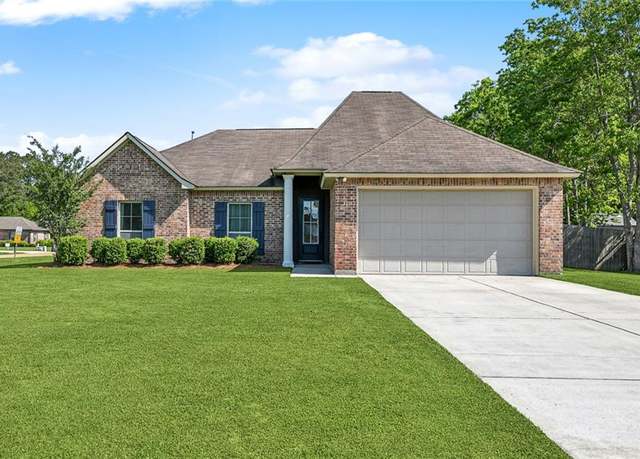 Property at 304 Coconut Palm Dr, Madisonville, LA 70447, 3 beds, 2 baths