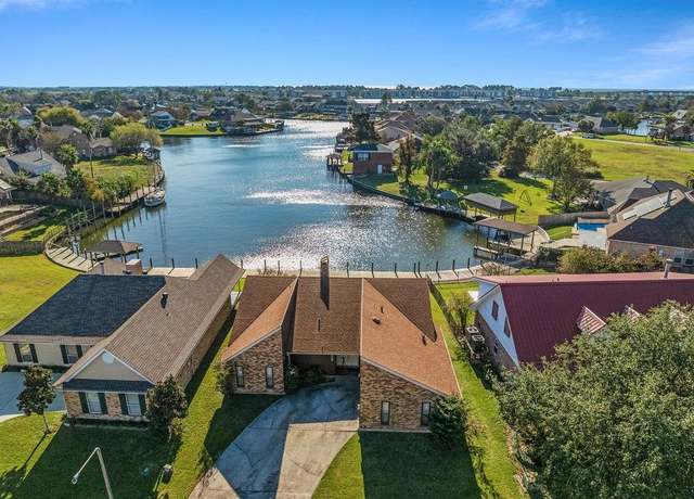 Property at 229 Constellation Dr, Slidell, LA 70458, 3 beds, 2.5 baths