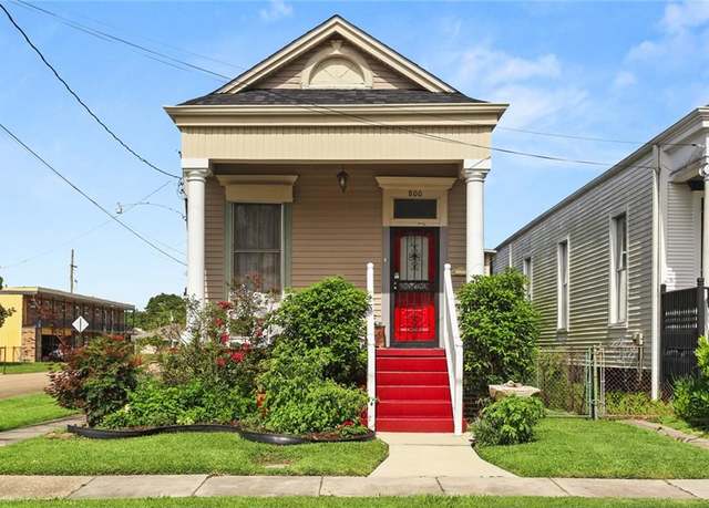 Property at 800 Franklin Ave, Gretna, LA 70053, 3 beds, 2 baths