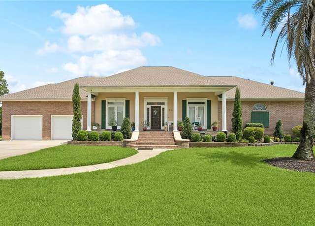 Property at 3102 Bayou View Pl, Slidell, LA 70458, 5 beds, 3 baths