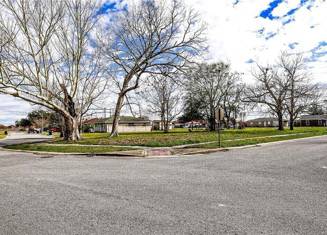 Property at 2201 Venus Pl, Violet, LA 70092