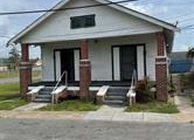 Property at 205 07 Governor Hall St, Gretna, LA 70053, 4 beds, 2 baths