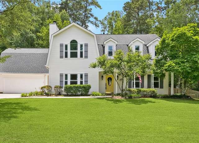 Property at 82 N Dogwood Dr, Covington, LA 70433, 4 beds, 3.5 baths