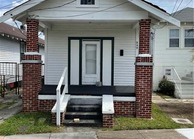 Property at 209 Governor Hall St, Gretna, LA 70053, 2 beds, 1 bath